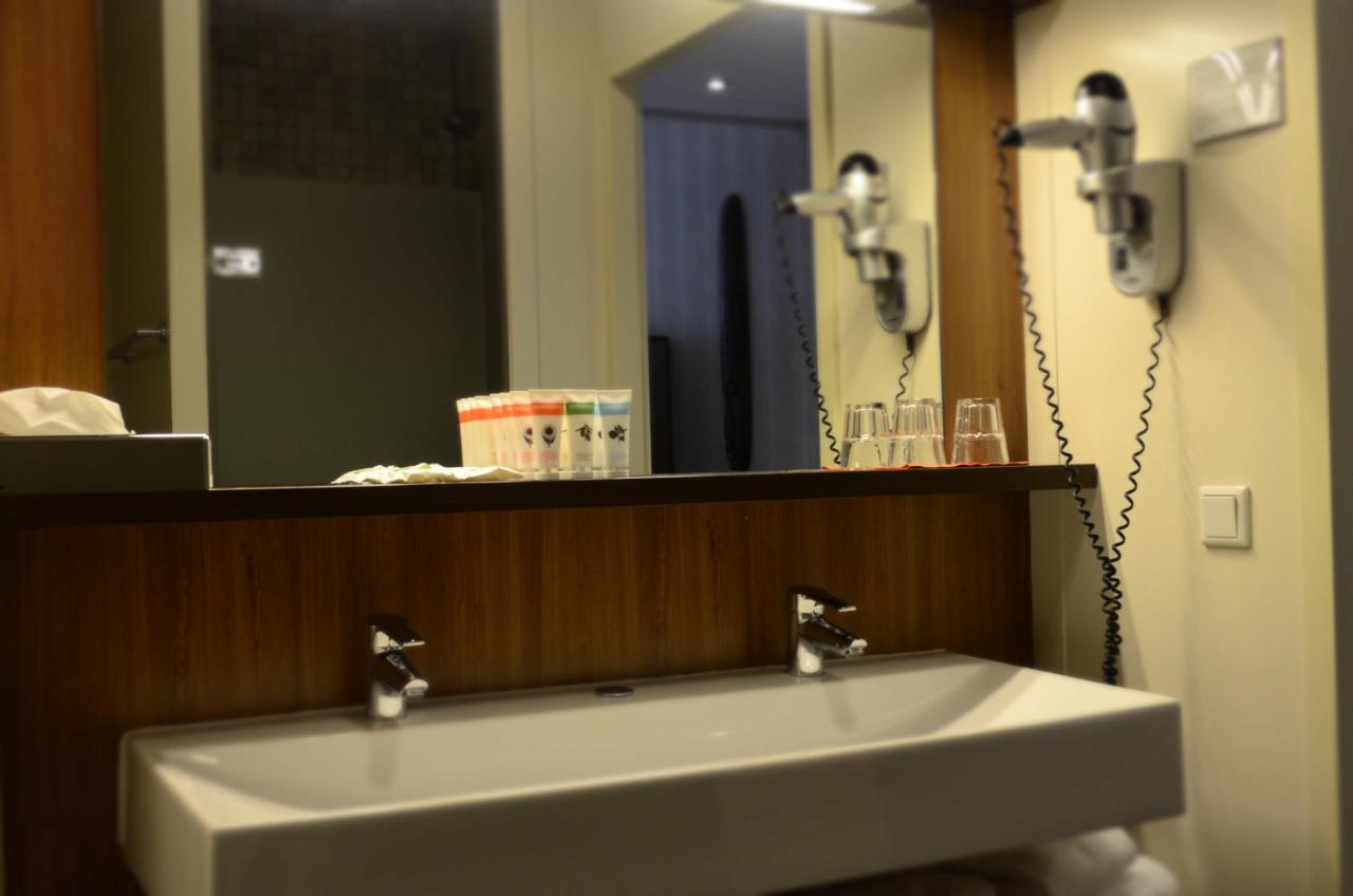 Boetiek Hotel Plein Vijf ドゥールネ エクステリア 写真